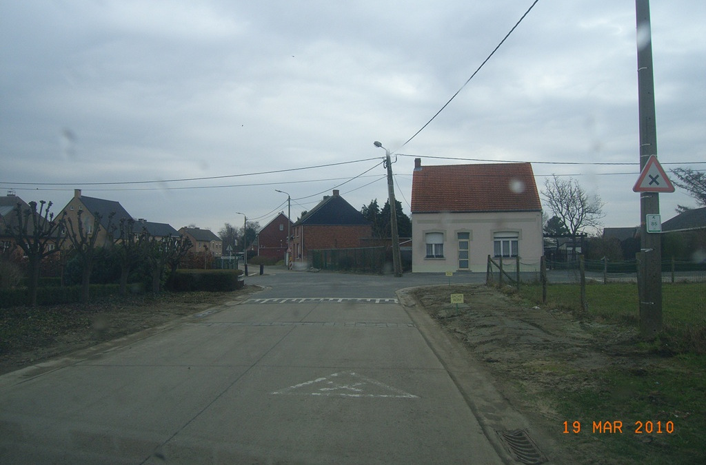 Links afslaan op een druk kruispunt Fietstaak 7 Heibaan - Vaartstraat Mindert snelheid bij het naderen van het kruispunt. (B17 = voorrang van rechts).