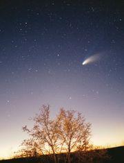 Komeet meteoren Tot slot werd een ieder uitgenodigd om een kijkje te nemen in het EISEN EISINGA museum en planetarium. Misschien is het iets voor een excursie?