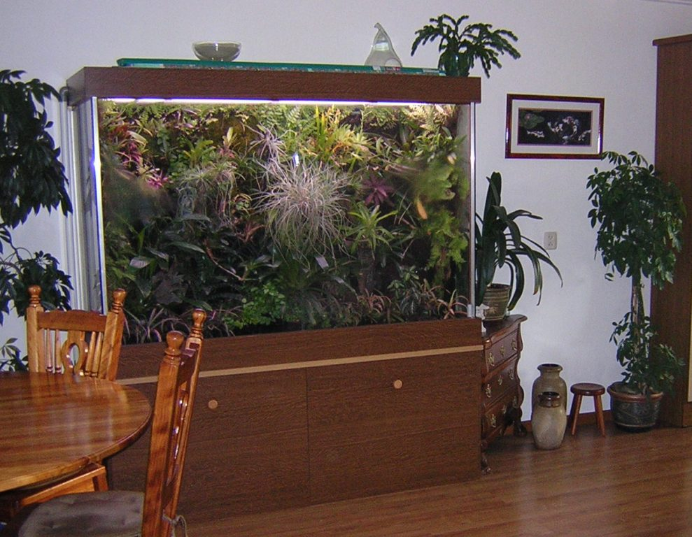 TECHNISCHE TIPS VOOR HET TERRARIUM Het volgende is door Bart Laurens verzameld en ook te vinden op zijn website http://www.bart-laurens.