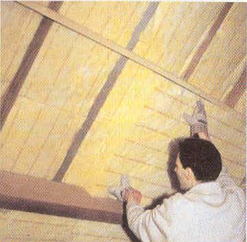 Het aanbrengen van isolatie Bij dak met gordingen en kepers Tweede laag isolatie: onder de hulpkepers door Integrale