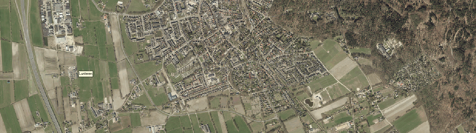 2. Ligging van het plangebied T Hoefje is gelegen aan de zuidwestzijde van Lunteren en wordt begrensd door de Westzoom in het zuiden, de ontsluitingsweg van de oorspronkelijke boerderij