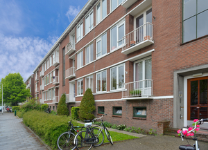 Leiden Oppenheimstraat 31 UNIEKE INDELING MBT EETKAMER EN KEUKEN... Zeer licht 4 kamer appartement gelegen op de 1e etage in de populaire Professoren/ Burgemeesterswijk.