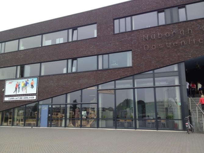 Deze school is vrij nieuw en is sinds 4 á 5 jaar in gebruik. Op de BWI afdeling in deze school zitten veel jongens en een paar meiden, en zitten er ongeveer 30 leerlingen in een klas.