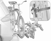 Opbergen 79 3. Beide fietswielen met de spanbanden aan de wielhouders vastmaken. 4. Controleer of de fiets goed vast staat. Voorzichtig Zorg dat de ruimte tussen de fiets en de auto minstens 5 cm is.