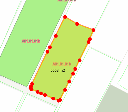 Pak het punt op en verplaats het totdat u de gewenste oppervlakte vindt. In het voorbeeld wordt een oppervlakte van 5003 m2 ingesteld. Dit wordt afgerond in de tabel onder kaart naar 0,5 hectare.