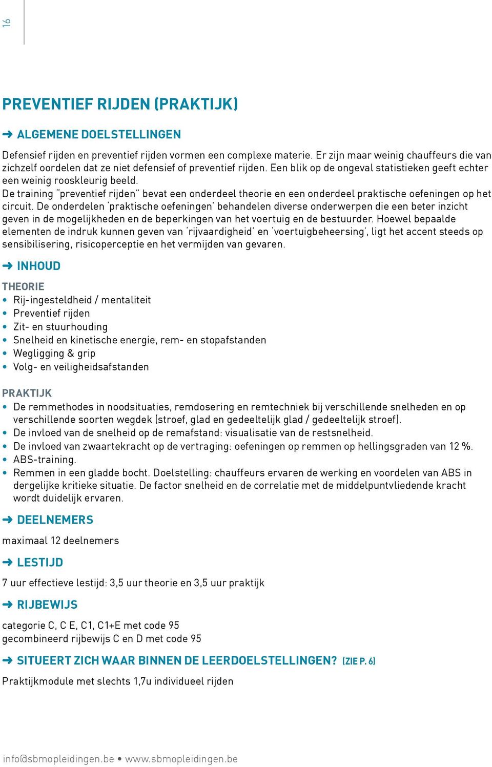 De training preventief rijden bevat een onderdeel theorie en een onderdeel praktische oefeningen op het circuit.