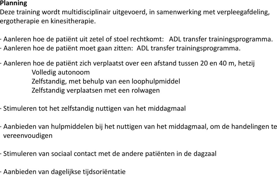 Aanleren hoe de patiënt zich verplaatst over een afstand tussen 20 en 40 m, hetzij Volledig autonoom Zelfstandig, met behulp van een loophulpmiddel Zelfstandig verplaatsen met een