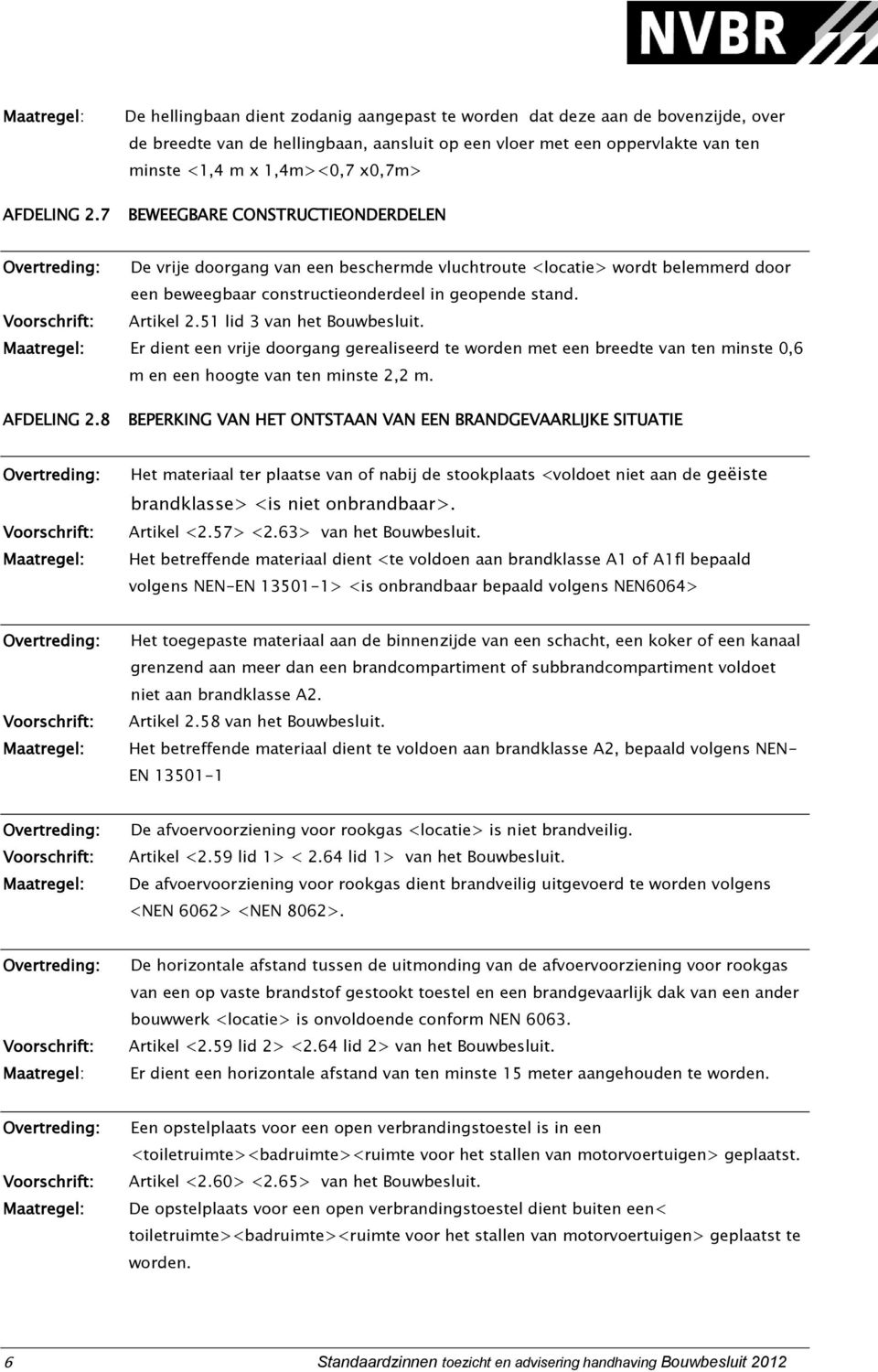 BEWEEGBARE CONSTRUCTIEONDERDELEN De vrije doorgang van een beschermde vluchtroute <locatie> wordt belemmerd door een beweegbaar constructieonderdeel in geopende stand. Artikel 2.