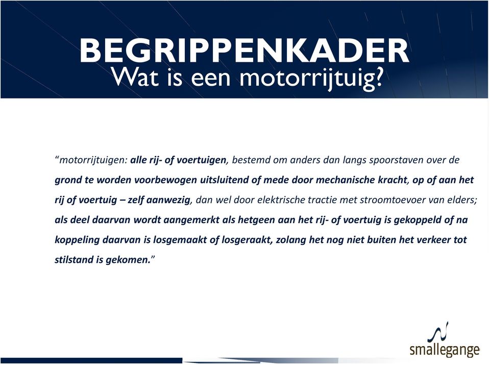 uitsluitend of mede door mechanische kracht, op of aan het rij of voertuig zelf aanwezig, dan wel door elektrische tractie met