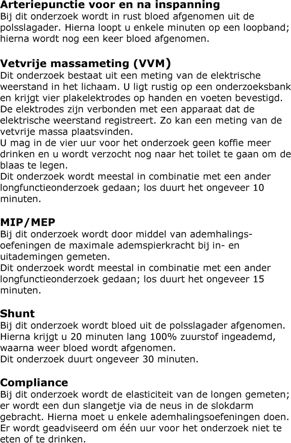 U ligt rustig op een onderzoeksbank en krijgt vier plakelektrodes op handen en voeten bevestigd. De elektrodes zijn verbonden met een apparaat dat de elektrische weerstand registreert.