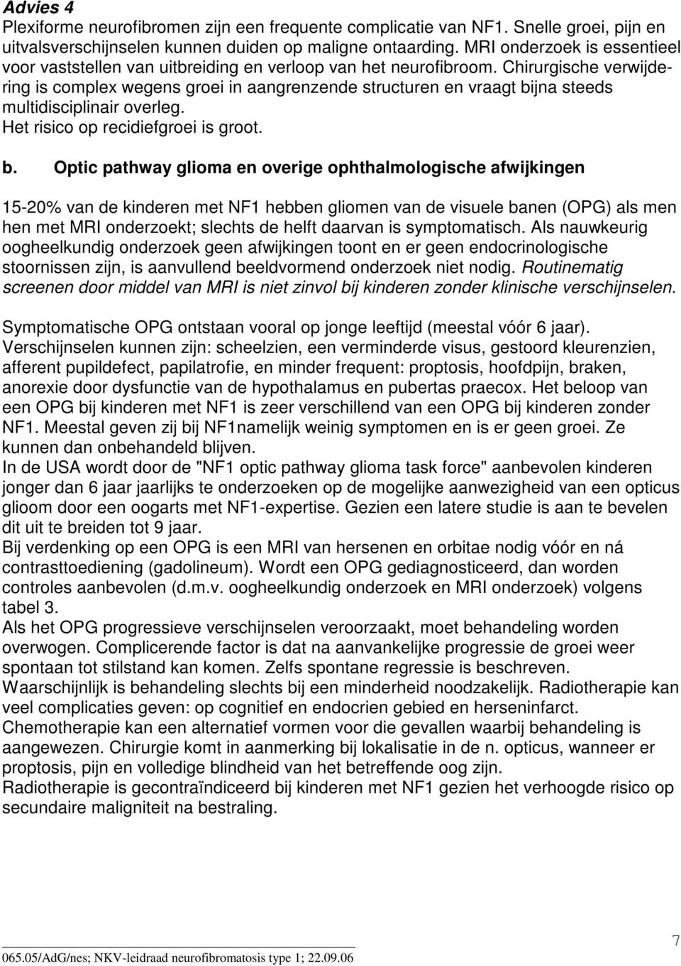 Chirurgische verwijdering is complex wegens groei in aangrenzende structuren en vraagt bi