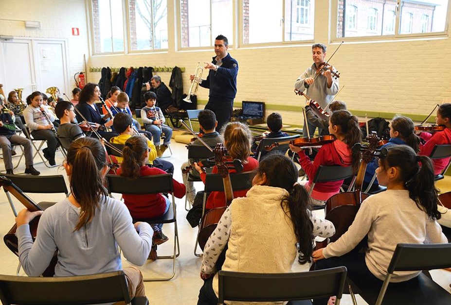 HORIZONTAAL Dag allemaal Het eerste trimester is alweer voorbij. Iedereen heeft hard gewerkt, fijn gespeeld, veel bijgeleerd, We kunnen nu genieten van een welverdiende vakantie.