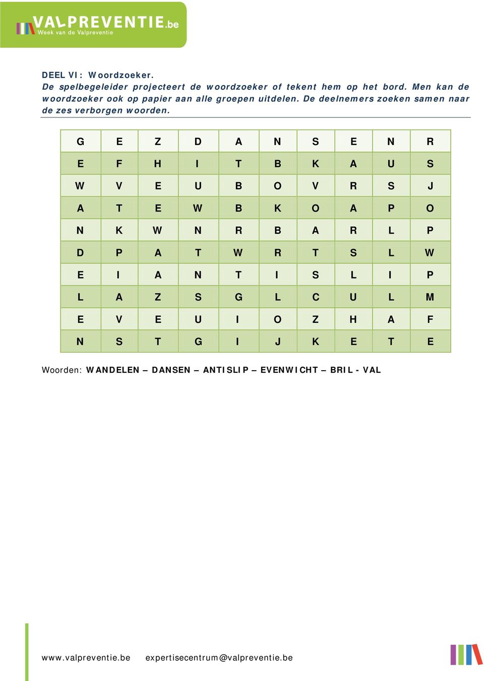 De deelnemers zoeken samen naar de zes verborgen woorden.