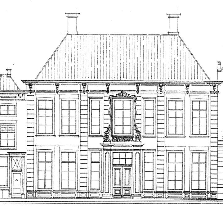 Gortstraat 38 - Rond 1755 liet Wilhem van Citters voor drie 17 e eeuwse huizen één nieuwe gevel optrekken in Lodewijk XV-stijl Kroonlijst met consoles Geblokte pilasters over twee verdiepingen :