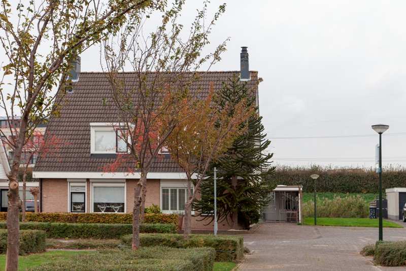 Simon Vestdijkstraat 19 Raamsdonksveer Twee-onder-één kapwoning met garage en carport Perceeloppervlakte : 190 m ² Inhoud : ca.