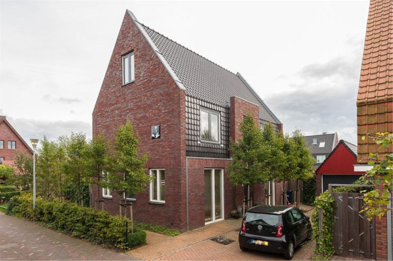 Biesvaren 53 te 'S-GRAVENHAGE KENMERKEN: Soort woning : Bestaande bouw Type woning : Vrijstaand woonhuis aan water