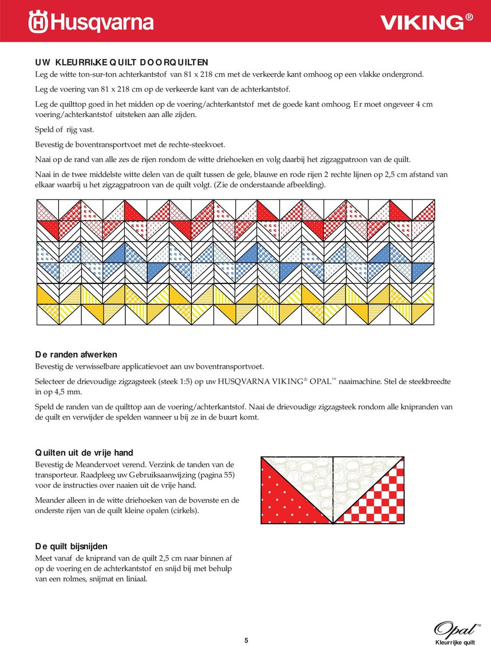 Er moet ongeveer 4 cm voering/achterkantstof uitsteken aan alle zijden. Speld of rijg vast. Bevestig de boventransportvoet met de rechte-steekvoet.