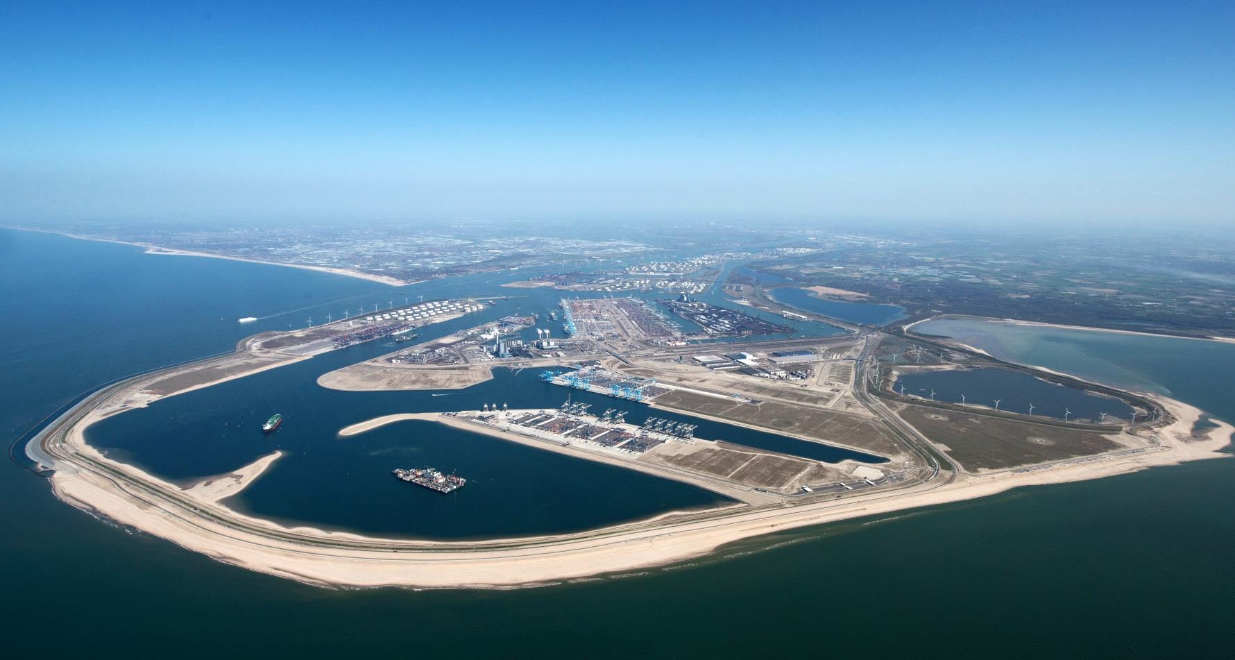 Haven- en industriecomplex in cijfers Grootste haven van Europa Totaal oppervlak: 12.