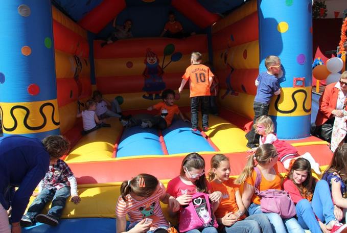 Op zaterdag 26 april organiseert t Stokperdje de jaarlijkse Koningsdag op de Markt in Zundert. Zoals ieder jaar begint de dag om 10.