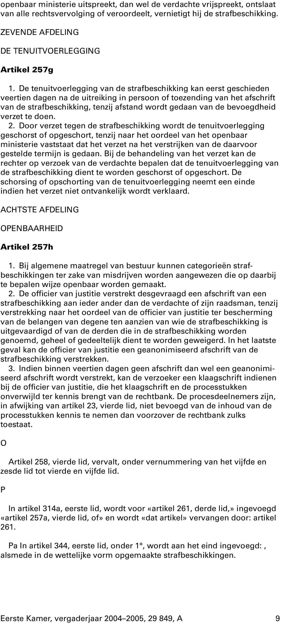 De tenuitvoerlegging van de strafbeschikking kan eerst geschieden veertien dagen na de uitreiking in persoon of toezending van het afschrift van de strafbeschikking, tenzij afstand wordt gedaan van