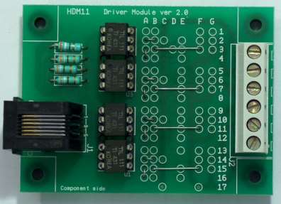 11 HDM11MD4 2-weg sein met gemeenschappelijke Positieve verbinding. Met dit circuit kan je seinen aansturen en andere verbruikers gebruikt in modelbouw. De spanning kan zijn tussen 5V en 24V DC.