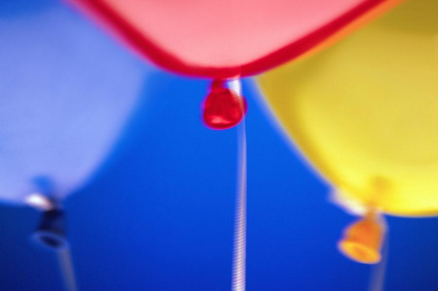 Verschillende spelletjes met ballonnen bij BSO de Rode Loper Met 8 kinderen zijn we naar de theater ruimte gegaan voor een activiteit met ballonnen.