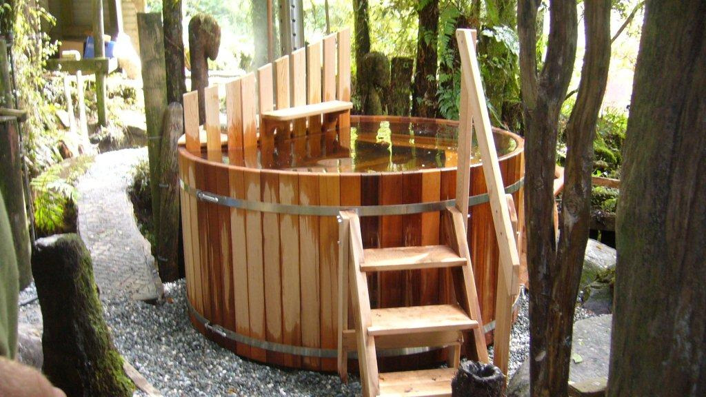 HOUTGESTOOKTE HOTTUBS Heerlijk genieten in uw eigen tuin! SUPERSAUNA.