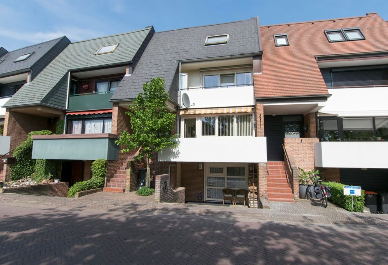 OP DEN KOEM 32 7571 BB OLDENZAAL 299.000 K.K. Wilt u het gevoel van vrij wonen en toch het stadscentrum van Oldenzaal om de hoek?