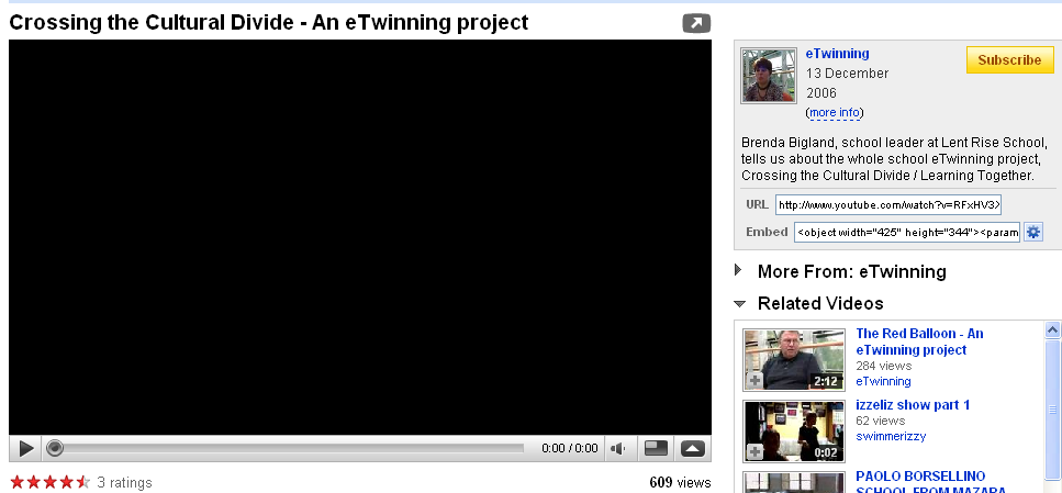 De code van YouTube vindt u bijvoorbeeld rechts naast het filmpje bij Embed.