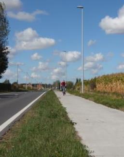 VOORBEELD 3: POPERINGE Krombeekseweg, Poperinge. Langs de Krombeekseweg ligt De Lovie, een centrum voor personen met een verstandelijke handicap.