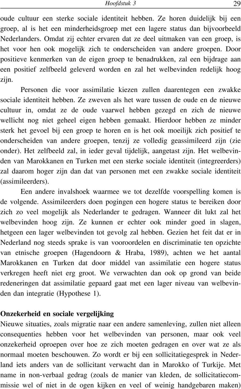 Door positieve kenmerken van de eigen groep te benadrukken, zal een bijdrage aan een positief zelfbeeld geleverd worden en zal het welbevinden redelijk hoog zijn.