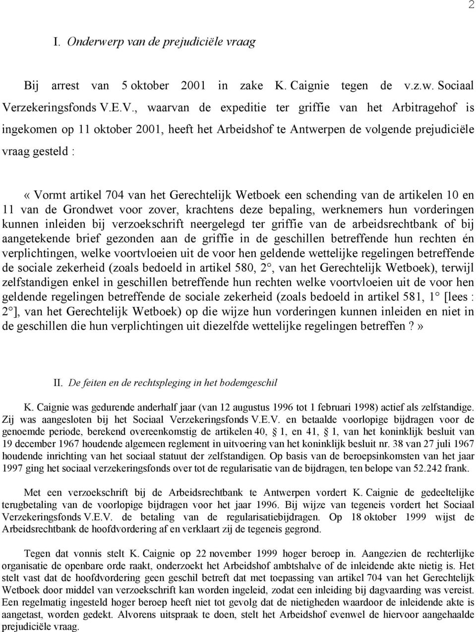 E.V., waarvan de expeditie ter griffie van het Arbitragehof is ingekomen op 11 oktober 2001, heeft het Arbeidshof te Antwerpen de volgende prejudiciële vraag gesteld : «Vormt artikel 704 van het