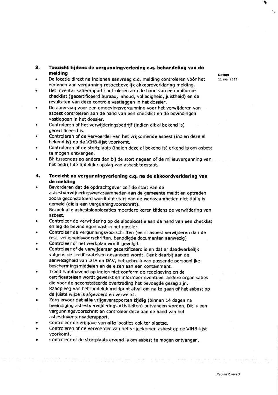 De aanvraag voor een omgevingsvergunning voor het verwijderen van asbest controleren aan de hand van een checklist en de bevindingen vastleggen in het dossier.