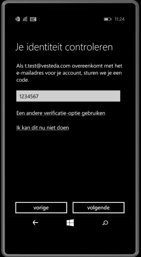 14. Microsoft stuurt een e-mail met beveiligingscode naar je Vesteda e-mailadres.