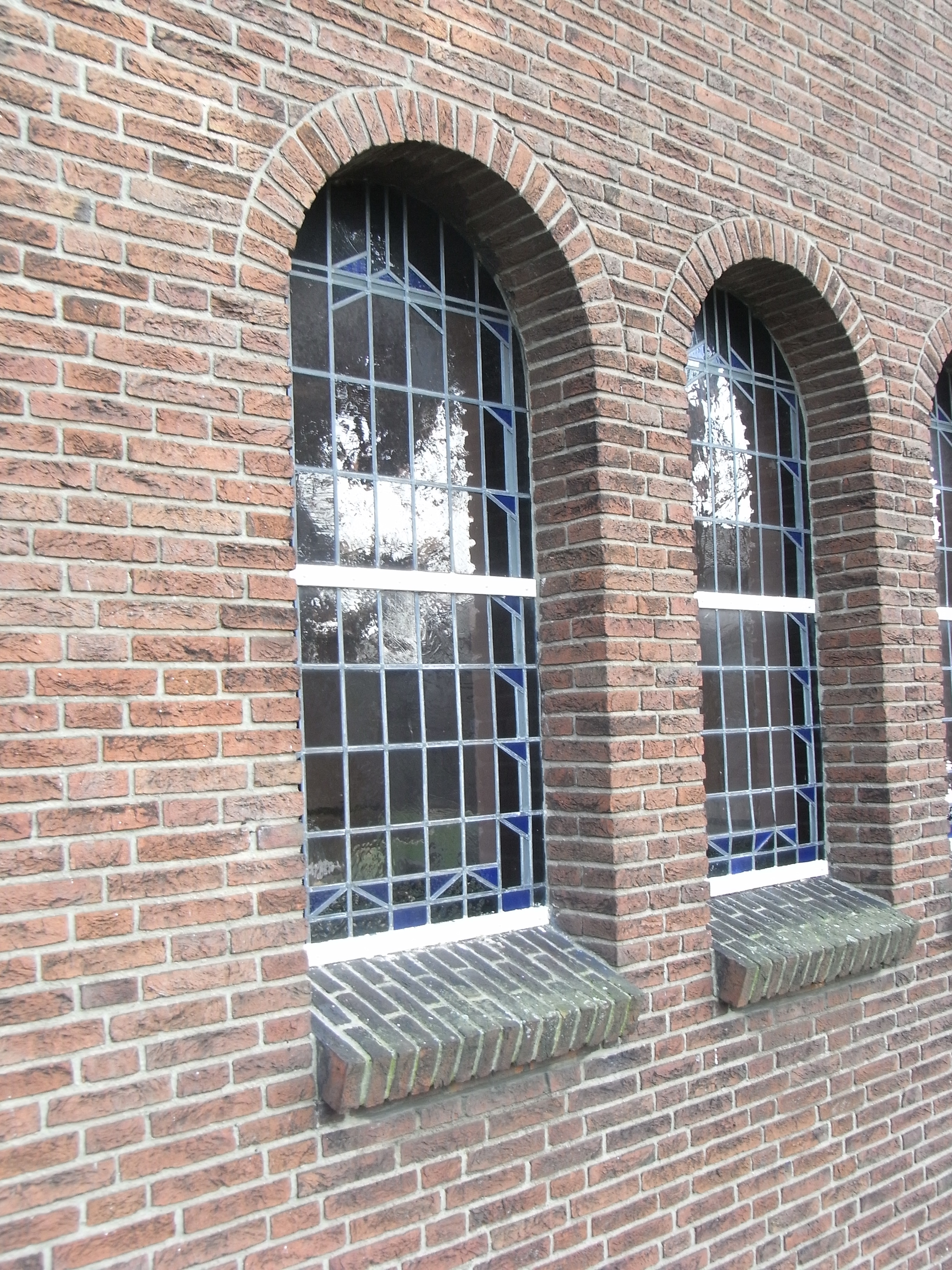 smalhaakslot met 2-puntssluiting  smalhaakslot met 2-puntssluiting met enkel glas 100 1569 1392 213 217 BUITENAANZICHT SACRISTIE bestaand en nieuw A-gebouw ZO-gevel 150 bestaand glas-in-lood A-gebouw