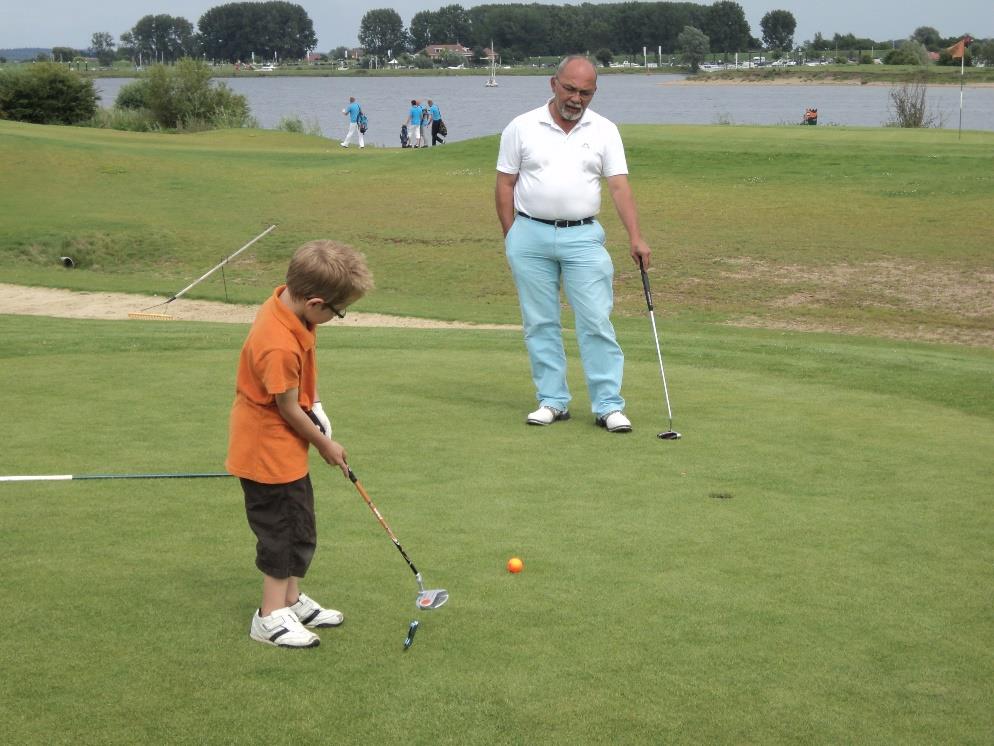 Golfvaardigheidsbewijs (GVB) of Clubhandicap 54). Het spel is uitermate geschikt voor: Recreatie. (Gewoon) lekker sporten voor jong en oud.