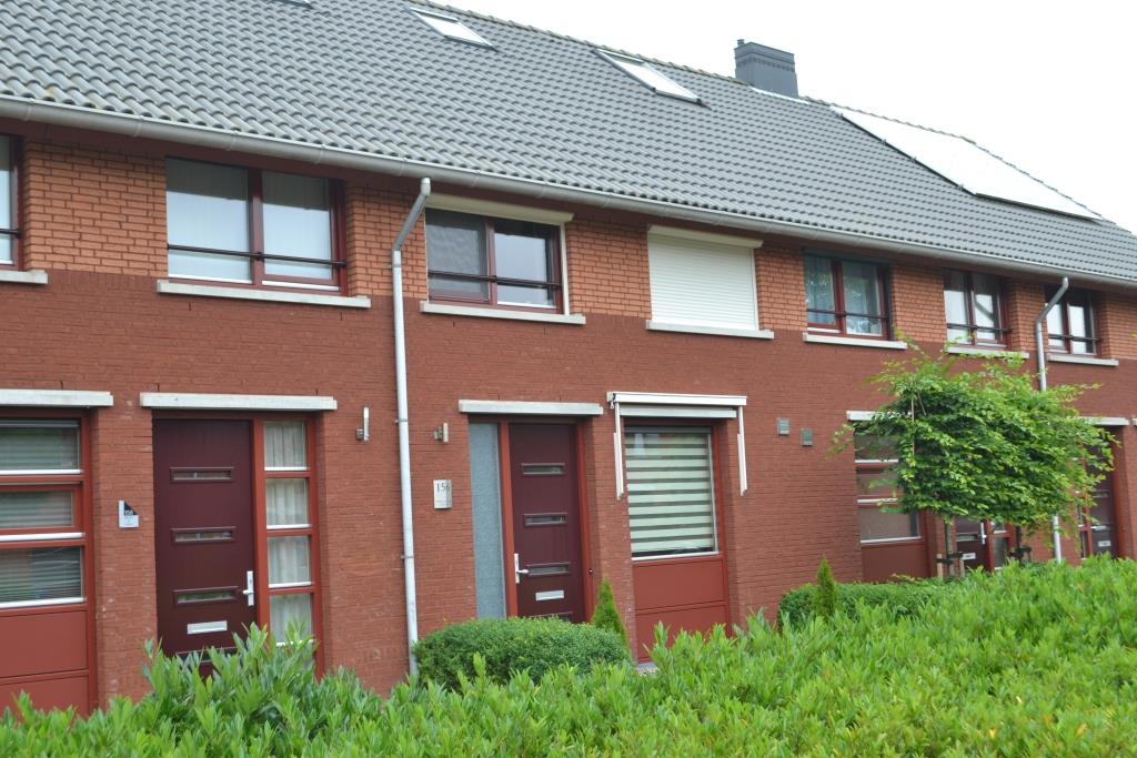 Een zéér aantrekkelijke, jonge eengezins(tussen)woning (type Rijndijk) met 4 slaapkamers. De woning wordt verkocht met Koopgarant Bepalingen.
