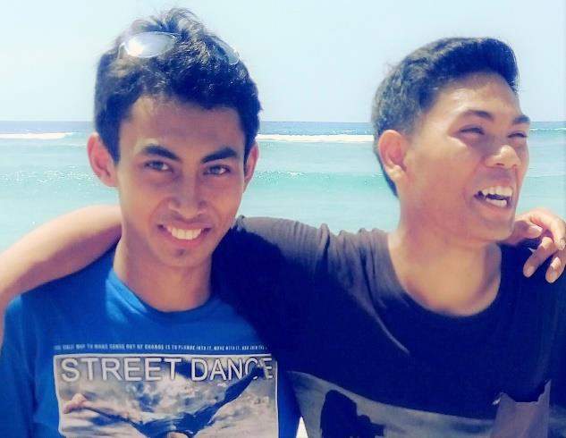 Over enkele maanden willen twee van onze jongens (Wanti en Sumerta) zich inschrijven voor hun studie aan de universiteit in Singaraja.