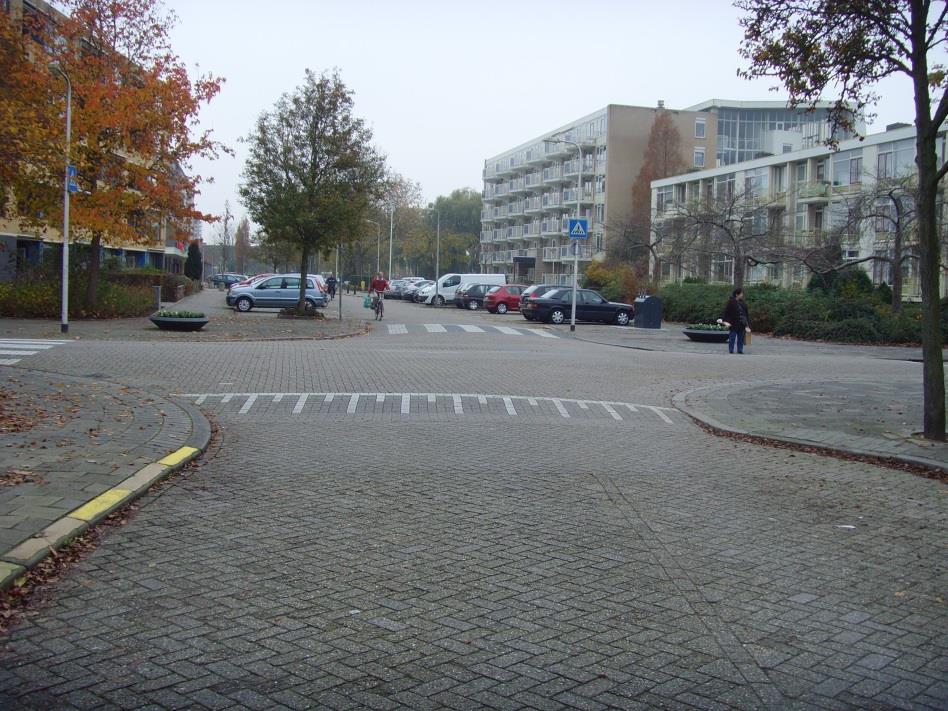 51. De la Reijstraat / Vechtstraat / de Wetstraat Figuur 60: Kruising. Figuur 61: Kruispunt vanuit de Vechtstraat.