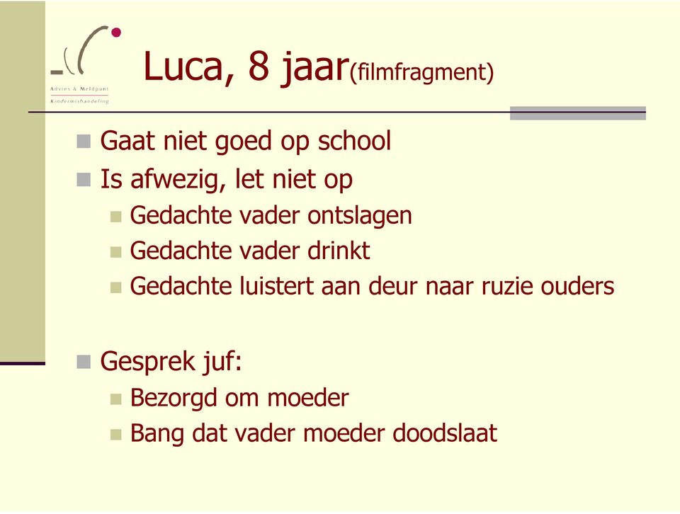 vader drinkt Gedachte luistert aan deur naar ruzie ouders