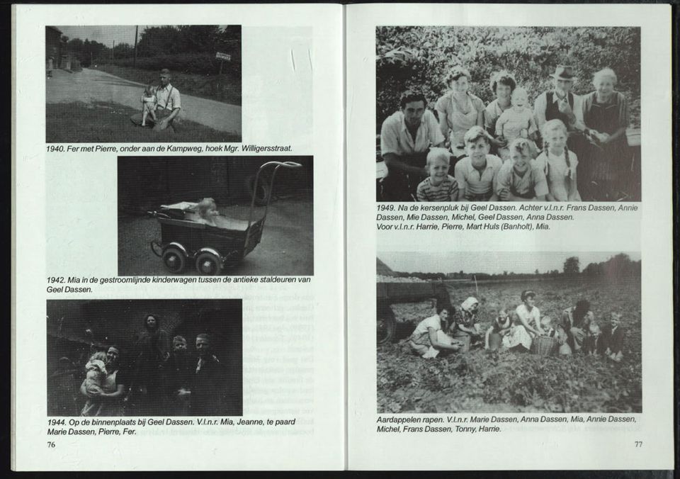 Mia in de gestroomlijnde kinderwagen tussen de ant/eke staldeuren van Gee! Dassen. 1944. Op de binnenplaats by Gee! Dassen. V.1.n.r. Mia, Jeanne, te paard Marie Dassen, Pierre, For.