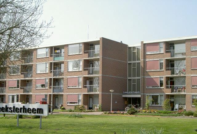 6. Informatie 85 senioren appartementen "Leeksterheem" te Leek Aan de Oldenoert 34 te Leek, op loopafstand van een supermarkt, bevindt zich het appartementencomplex Het Leeksterheem (bouwjaar 1976),