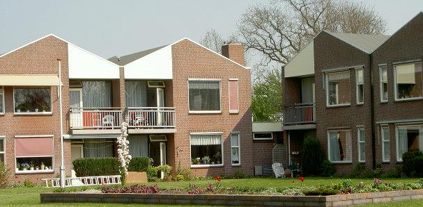 7. Informatie 24 seniorenwoningen Goldberghof Nabij het centrum van Leek is aan de Goldbergsingel De Goldberghof gesitueerd (bouwjaar 1982).