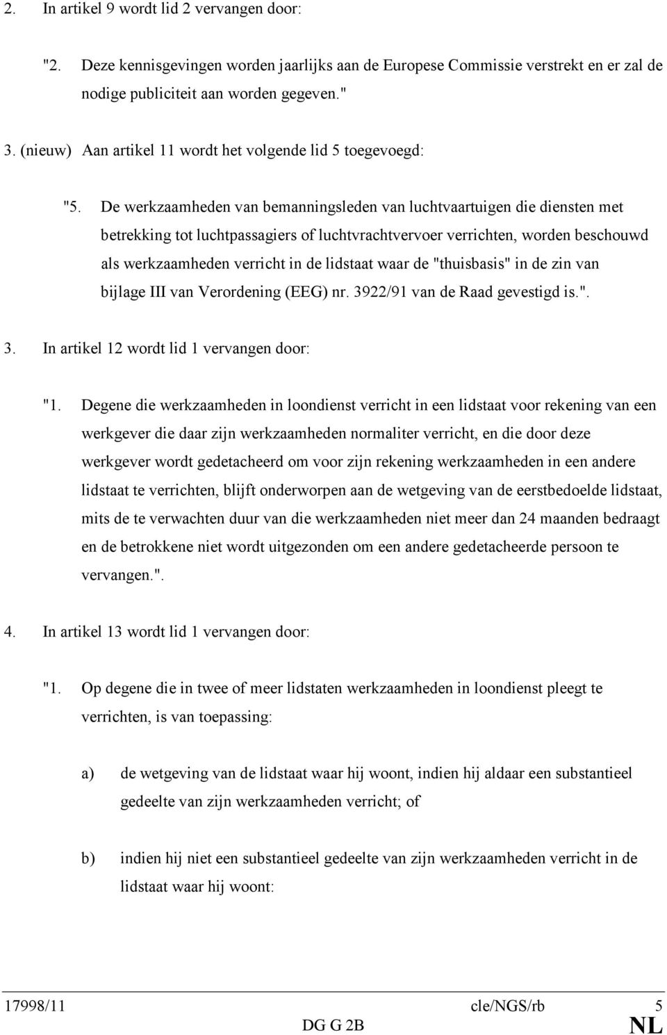 De werkzaamheden van bemanningsleden van luchtvaartuigen die diensten met betrekking tot luchtpassagiers of luchtvrachtvervoer verrichten, worden beschouwd als werkzaamheden verricht in de lidstaat