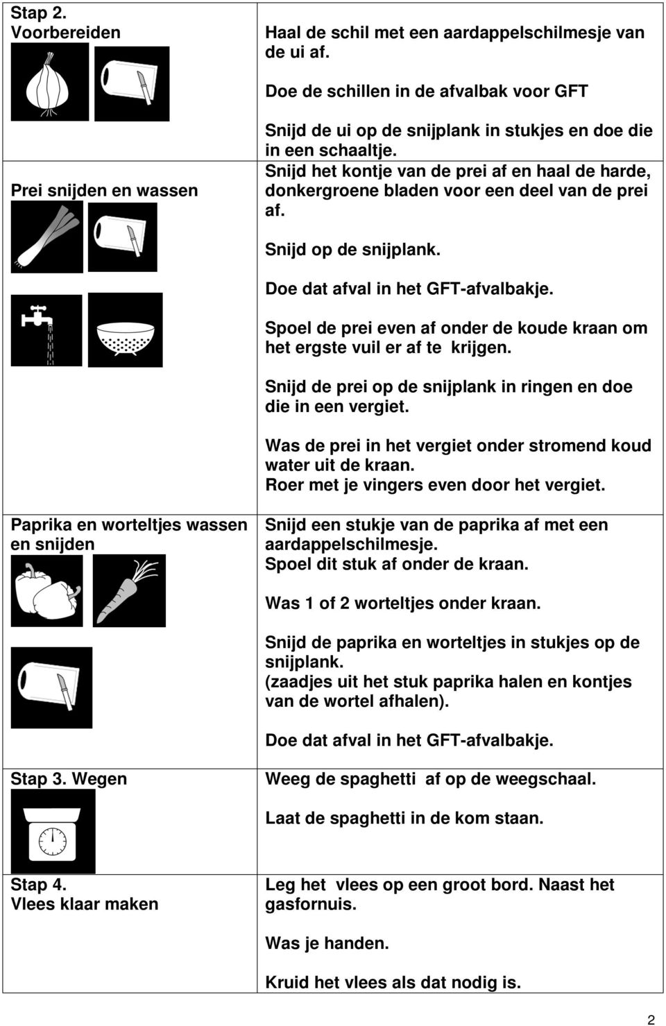 Snijd het kontje van de prei af en haal de harde, donkergroene bladen voor een deel van de prei af. Snijd op de snijplank. Doe dat afval in het GFT-afvalbakje.