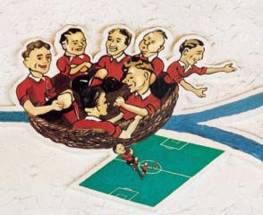 Voetbal, een sport overgewaaid uit Engeland, werd bij ons met argusogen gevolgd. De sport werd met veel inzet en plezier in de schaftpauzes op de scheepswerven beoefend.
