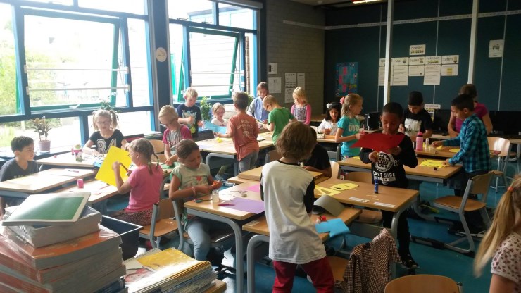 2 We zijn dit schooljaar weer van start gegaan met 2 groepen 1/2. Na een lekkere lange vakantie kwamen de kleuters maandag weer enthousiast op school.