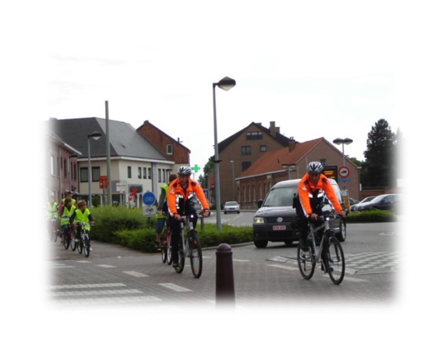 Activiteitenpakket van het fietsteam Het takenpakket van het fietsteam heeft zich inmiddels aangepast aan de noden van de bevolking en gaat van fietsbegeleidingen van scholen, begeleiden van