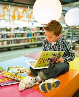 Hoera de Kinderboekenweek komt er weer aan! Van 5 t/m 16 oktober staan kinderboeken bij ons op school centraal. Dit jaar rond het thema Opa s en Oma s.