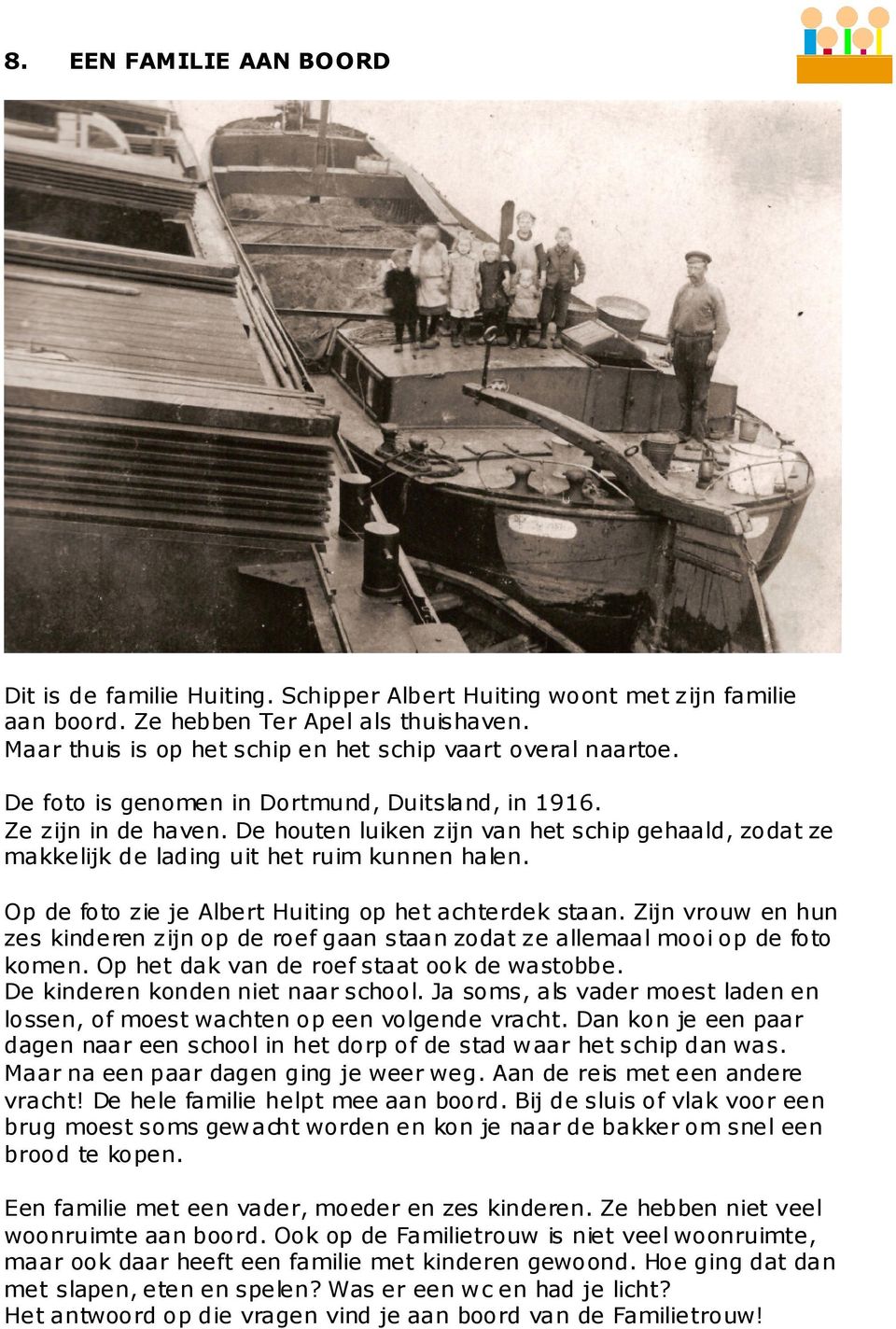 De houten luiken zijn van het schip gehaald, zodat ze makkelijk de lading uit het ruim kunnen halen. Op de foto zie je Albert Huiting op het achterdek staan.